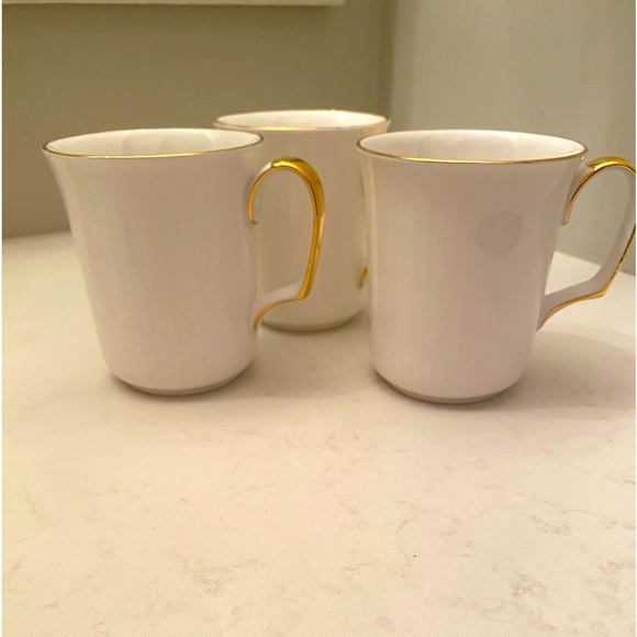EUC 3/$50 ROYAL ALBERT BRISTOL RIBBED MUGS IN THE DISCONTINUED VAL D’OR PATTERN - Picture 1 of 15
